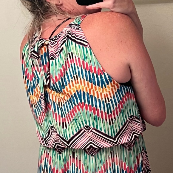 XL Dressy, Colorful maxi dress. Pretty neck cut-out & a 🎀 to secure the neck! - Picture 4 of 7
